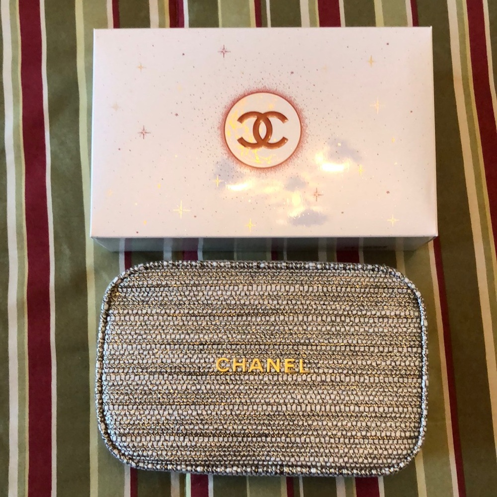 Chanel holiday makeup bag pouch